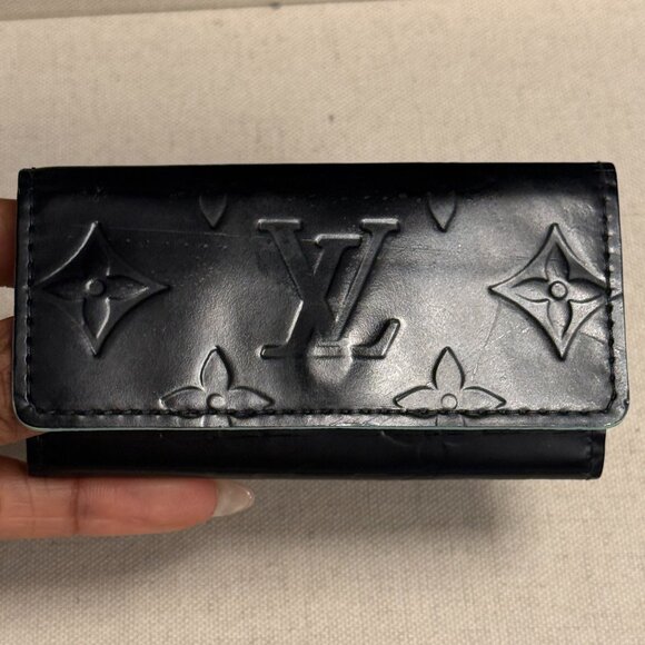 Louis Vuitton Monogram Vernis 4 Key Holder - Picture 8 of 12